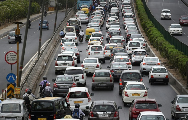 Planète - Inde: la justice ordonne de retirer l'immatriculation des vieilles voitures à Delhi
