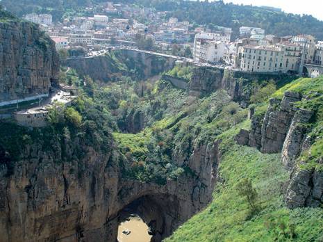 Projet de réhabilitation du chemin des touristes à Constantine: 162 tonnes de déchets collectés sur le site