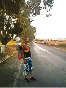 Pour dénoncer la pollution par les sachets en plastique:  Un écologiste marche de Beni Saf sur Alger pour interpeller Sellal