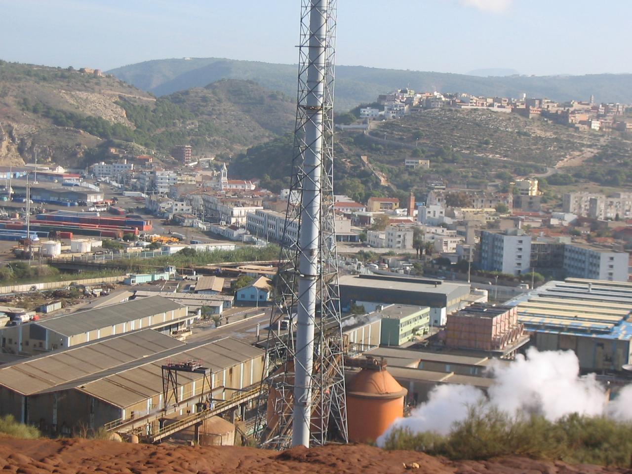 Ghazaouet (Tlemcen) -  Rassemblement devant l’usine Alzinc 'Pollution de l'air'