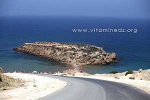 Descente impressionnante vers Plage de Sbiat