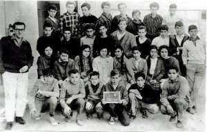 Photo de la classe de 4ème CEG, année scolaire1965/66, avec Mr Sauveur MARZIANO