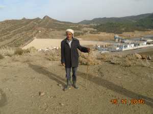 زميل الدراسة وصديق الطفولة الاخ معلمي سليمان مع اغنامه ببوهزرة .