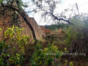 أطلال لمنازل قديمة بواد الرمان بمنطقة جامع الصخرة الغزوات