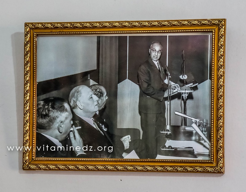 Hadj Abdelkader Belkherroubi lors d'une conférence en Europe