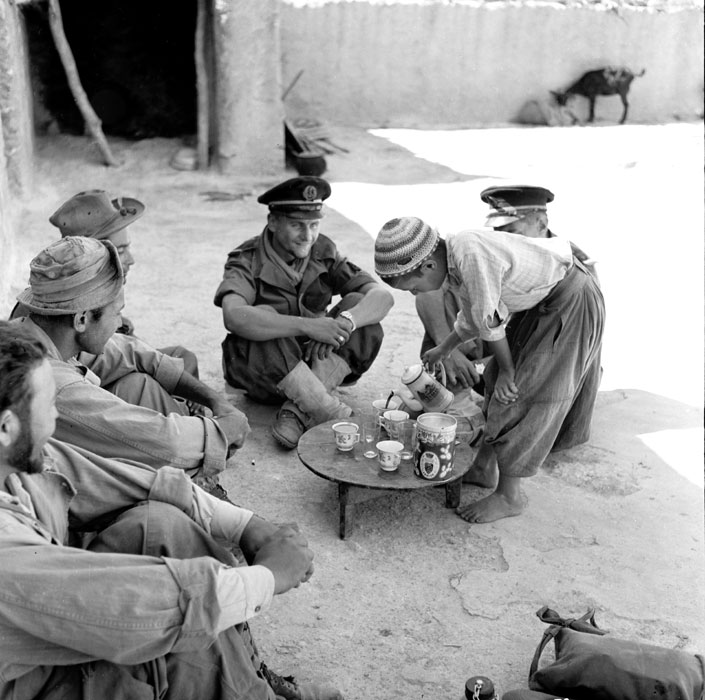 Le 1er BFM (bataillon de fusiliers marins) dans le douar de Beni Menir. (Aout 1956)