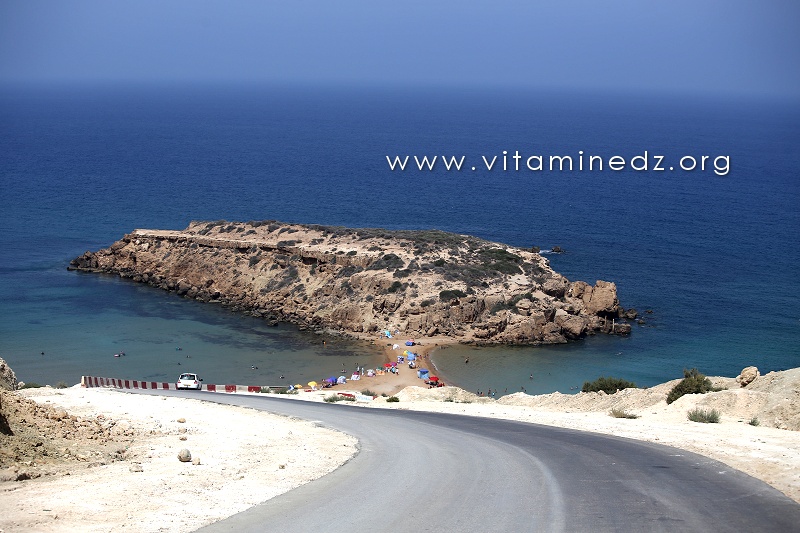 Descente impressionnante vers Plage de Sbiat