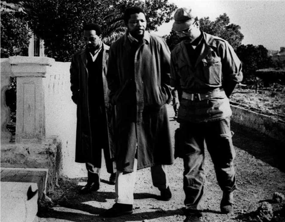 نيلسون مانديلا في الجزائر