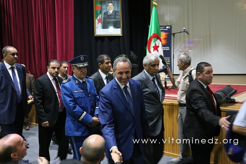 Tlemcen : Arrivée de Azeddine Mihoubi à la cérémonie du prix littéraire Mohamed Dib organisé par l'association 