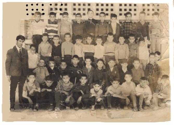 Classe CE1 en 1969 Ecole primaire : le professeur Mr HAMMOUMI - Ghazaouet