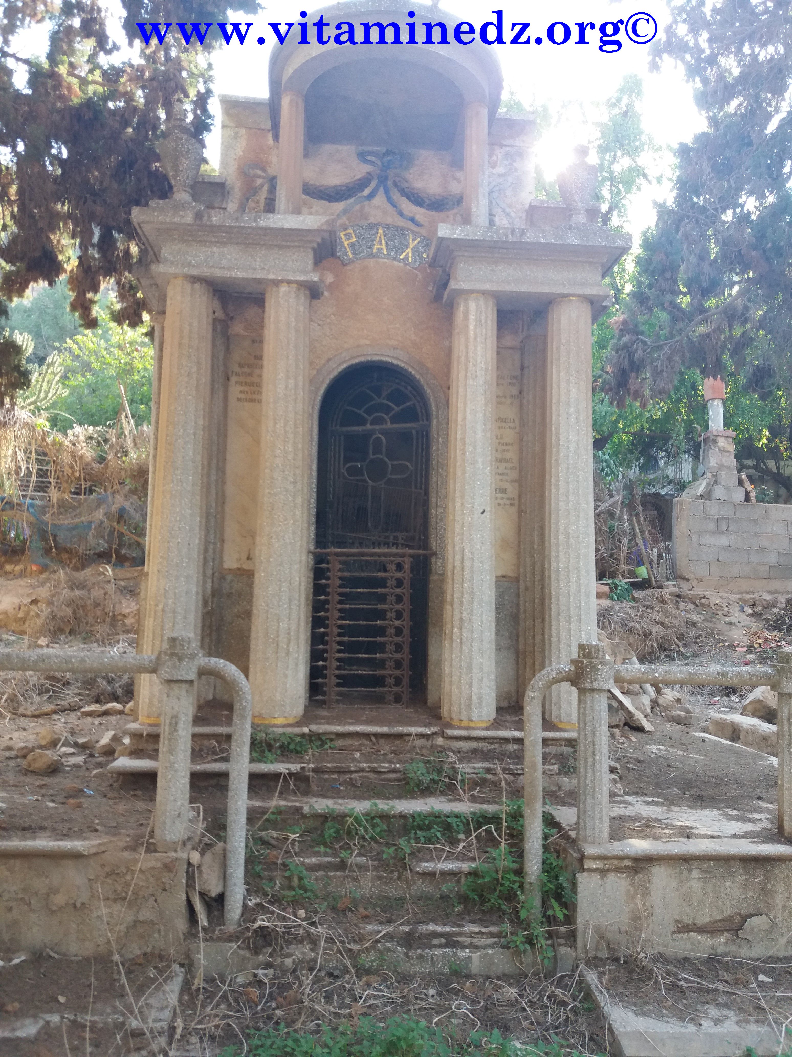 Caveau funéraire de la famille FALCONE au cimetière chrétien de Ghazaouet (ex Nemours) Tlemcen