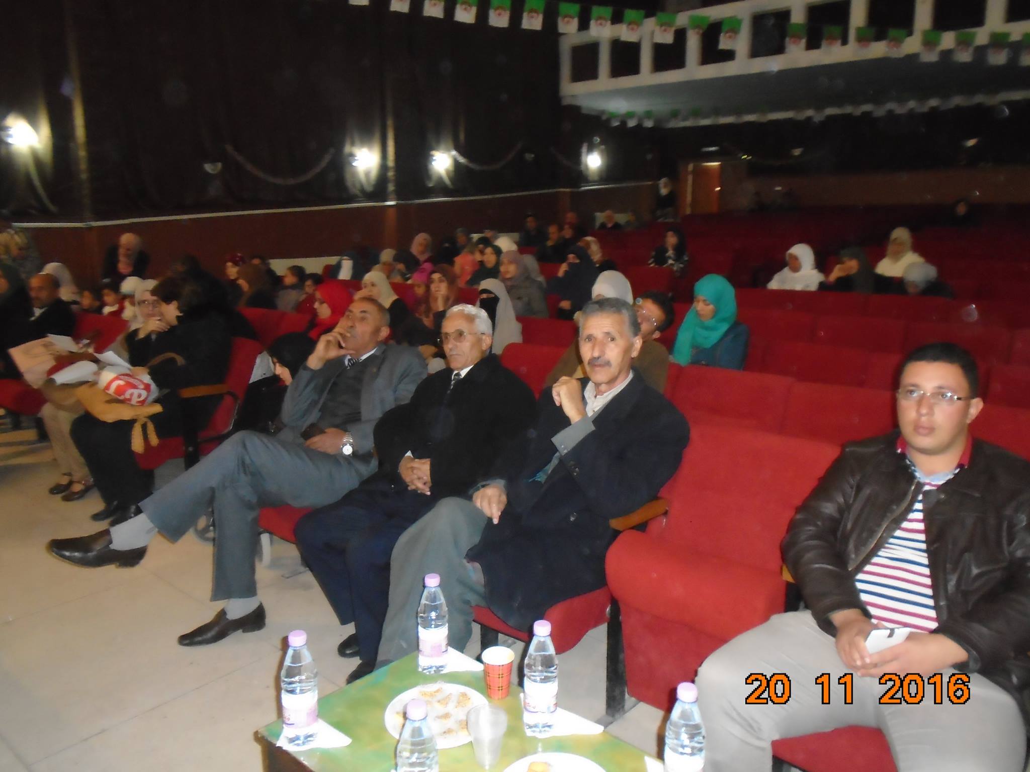 مع اساتذة  في يوم تحسيسي