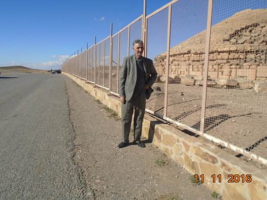 إِيمَدْغَاسن أو ماد غيس أو وماد غيس هو ضريح إيمدغاسن(القرن 3 قبل الميلاد)، ملك الأمازيغ (زناتة)، وهو يقع في ولاية باتنة بالجزائر. حتى لا ننسى اصولنا واجدادنا.