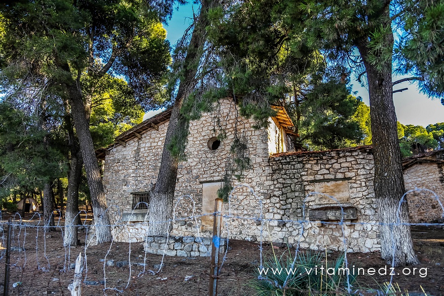 Ancienne caserne militaire à la forêt du petit perdreau