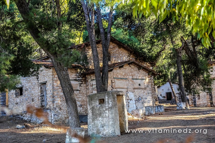 Tlemcen - Ancienne caserne militaire à la forêt du petit perdreau