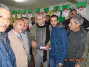 الستاذ لغرور صالخ صاحب كتاب  عباس لغرور من النضال الى ارض المعركة -----الاستاذ صاحب النظارات البضاء.