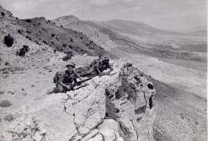 Des membres du 2ème et 3ème Régiment E I dans le djebel Zellatou le 6 septembre 1955.