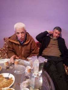 مقراني عمار على اليمين ومقراني ابراهيم على اليسار ابناء اخوي عبدالقادر وعمر رحمة الله عليهما