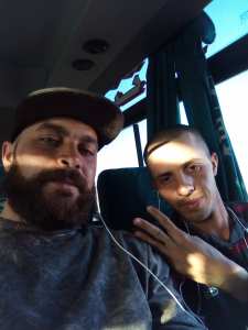 يزيد مقراني في الطائرة من الجزائر العاصمة الى تمنراسنت بعد تربص دام اسبوع بالعاصمة