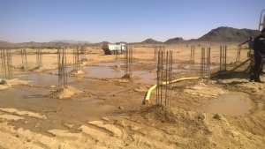 يزيد مقراني  مع رفاقه  في ورشة العمل بتمنراست  نوفمبر 2016