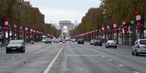 Planète - France: Anne Hidalgo annonce une piste cyclable sur les Champs-Élysées pour 2017 à Paris
