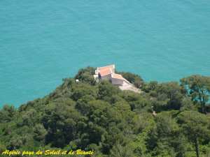 Béjaïa : Mausolée de Sidi Aïssa .