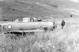 Le T-6 du sergent Ribot, de l'escadrille 18/72, après son crash le 2 octobre 1957.