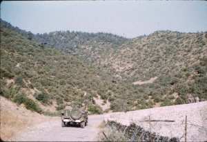 Vie au Commando La Jeep de la Compagnie nous a livré le courrier à la Tour C.