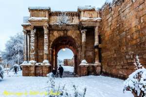 Tébessa : L’Arc de Caracalla sous la neige.