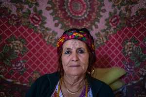 فاطمة حدّاد، 80 سنة، وضعت الوشوم وعمرها 18 سنة.