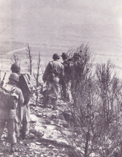 1955 - Dans les Aurès sur un piton