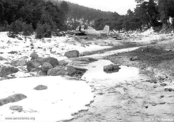 4 février 1962  T28 de l'adjudant RION, escadron 3/10  écrasé dans forêt des Béni Melloul (Aurès). Collection P.Ch Renaud.