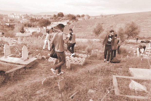 ARRÊT SUR IMAGE:  Vu au cimetière Sidi Smid à Bordj Menaïel