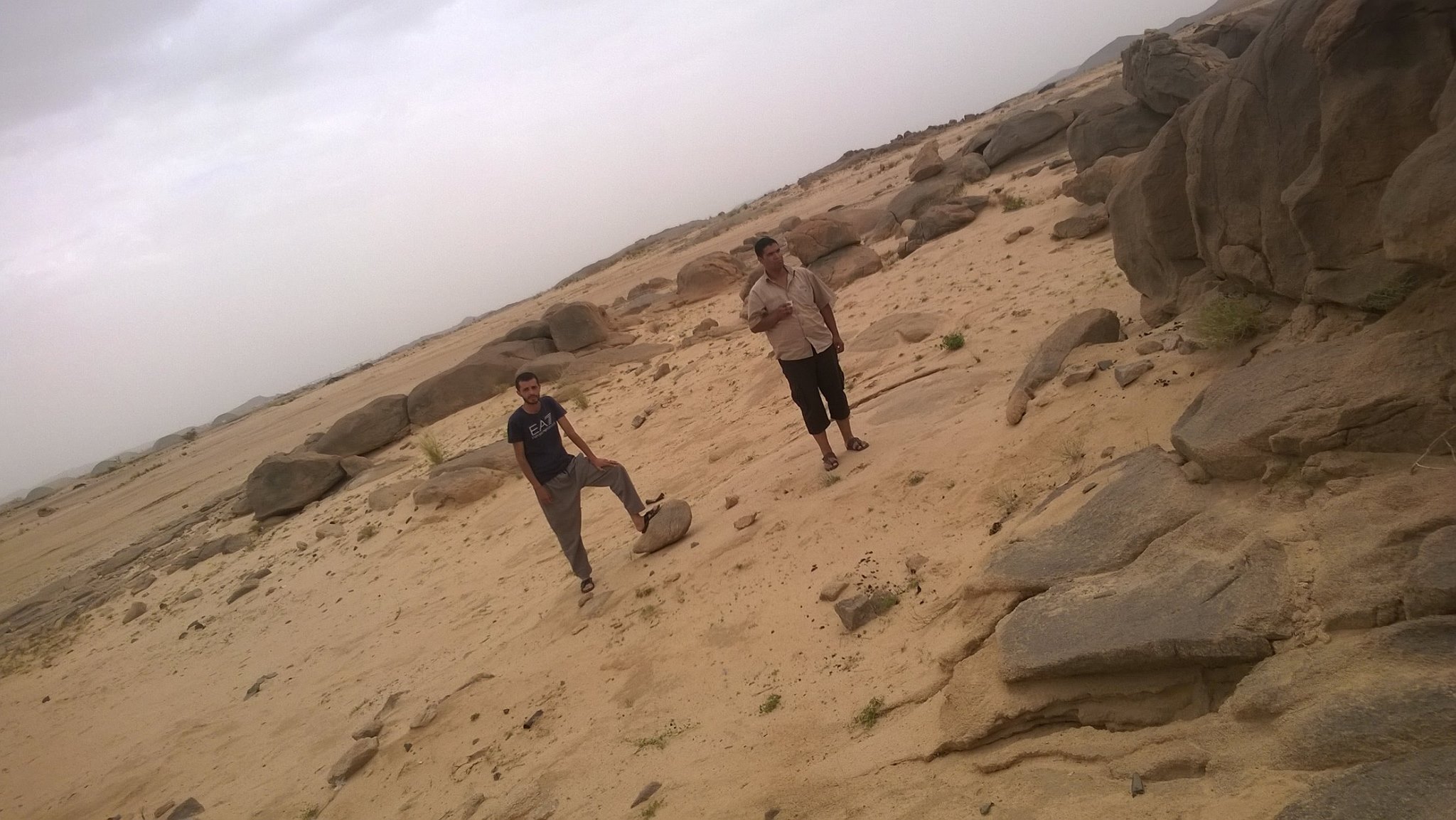 مقراني يزيد في جولة في اعماق الصحراء