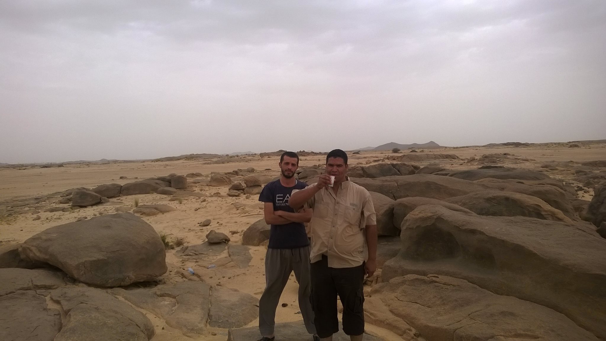 مقراني يزيد في جولة في اعماق الصحراء