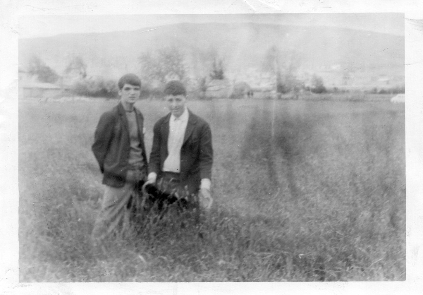 انا والمرحوم صديقي ناصري عبدالمجيد رحمة الله عليه