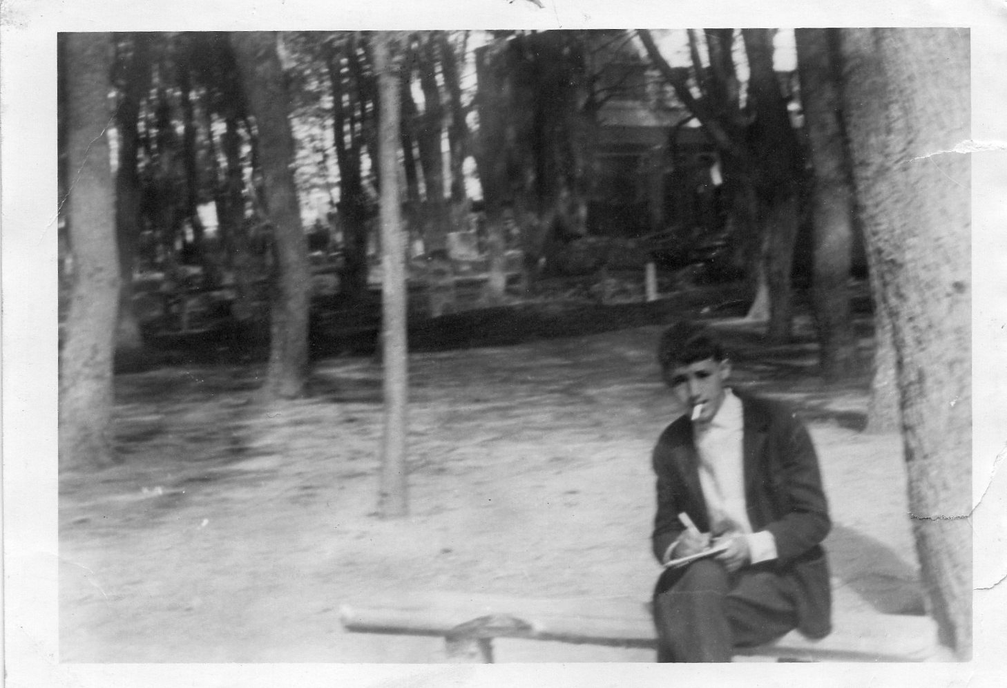 الصورة اخذت بجديقة الشهداء باتنة ايام الدراسة