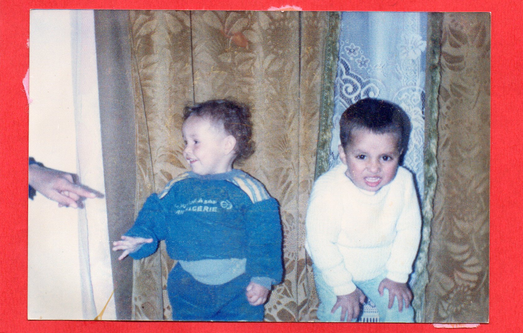 mon fils hakim à droite et et son frere mourad djaffel à gauche il y 24 ans de cela