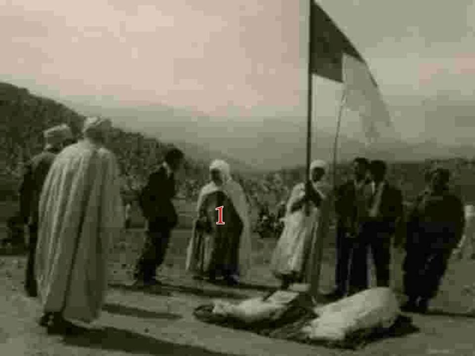   مراسيم دفن الشهيد عبد المجيد عبد الصمد بقبرة الشهداء بيابوس صائفة 1962 .
