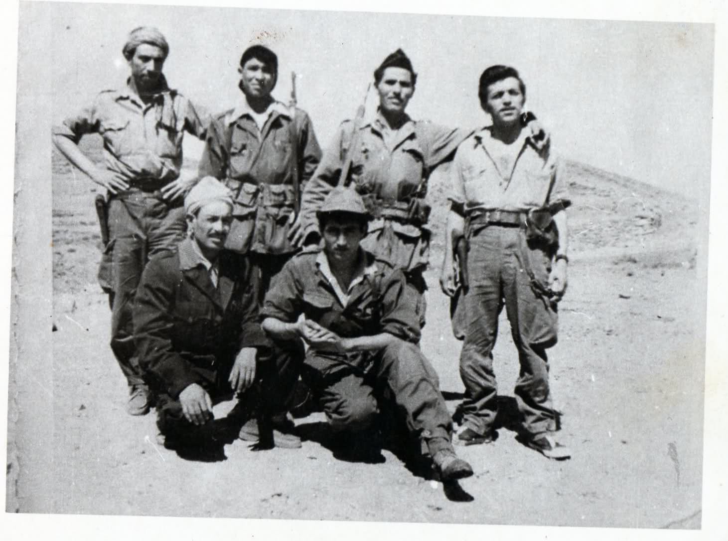 Ci-dessous une photo de nos glorieux moudjahidines et/ou chouhada ( de la région de Sétif : région III, Zone I, Wilaya I) de la révolution 1954-1962. Pour que nul n’oublie que c’est grâce à Allah et aux sacrifices des chouhada , moudjahiddines et tout le peuple algérien, que l’Algérie soit libre et indépendante. Nos frères Palestiniens luttent toujours pour le même but. Inchallah, ils vont connaitre le même triomphe !