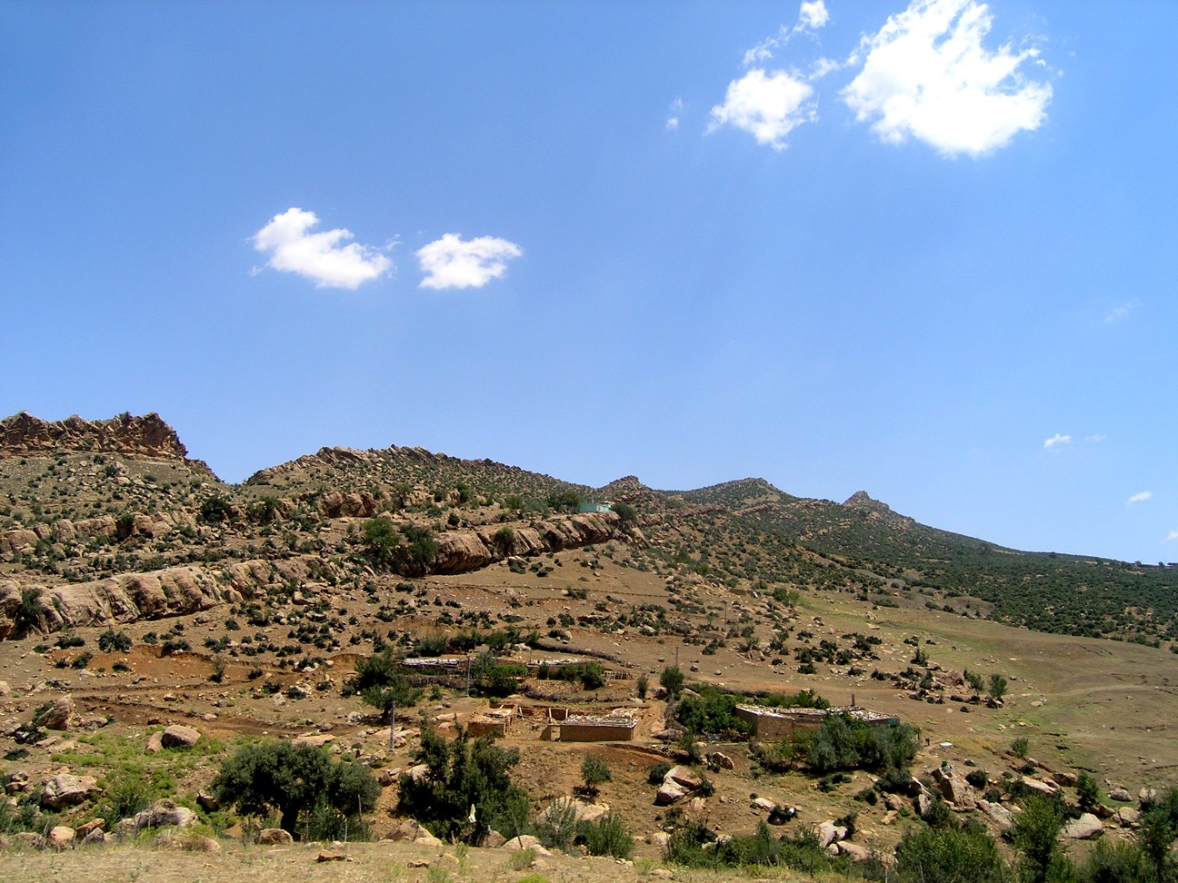 فم تاغريست من جهة عائلة مزواط وبلعابد قرب مقبرة اولاد بلعباس بيابوس .