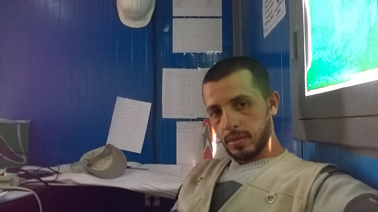 مقراني يزيد في مكتبه  الاتمام اعمال اليوم