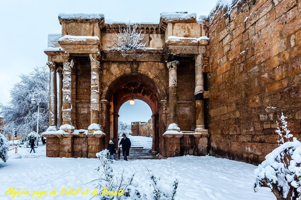 https://www.vitaminedz.com/photos/205/205699-tebessa-l-arc-de-caracalla-sous-la-neige.jpg