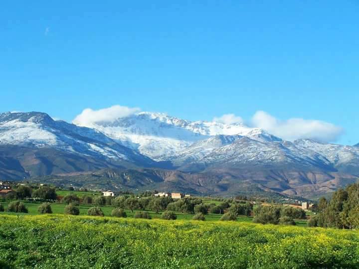 Vue sur le Djurdjura et le paysage des villages