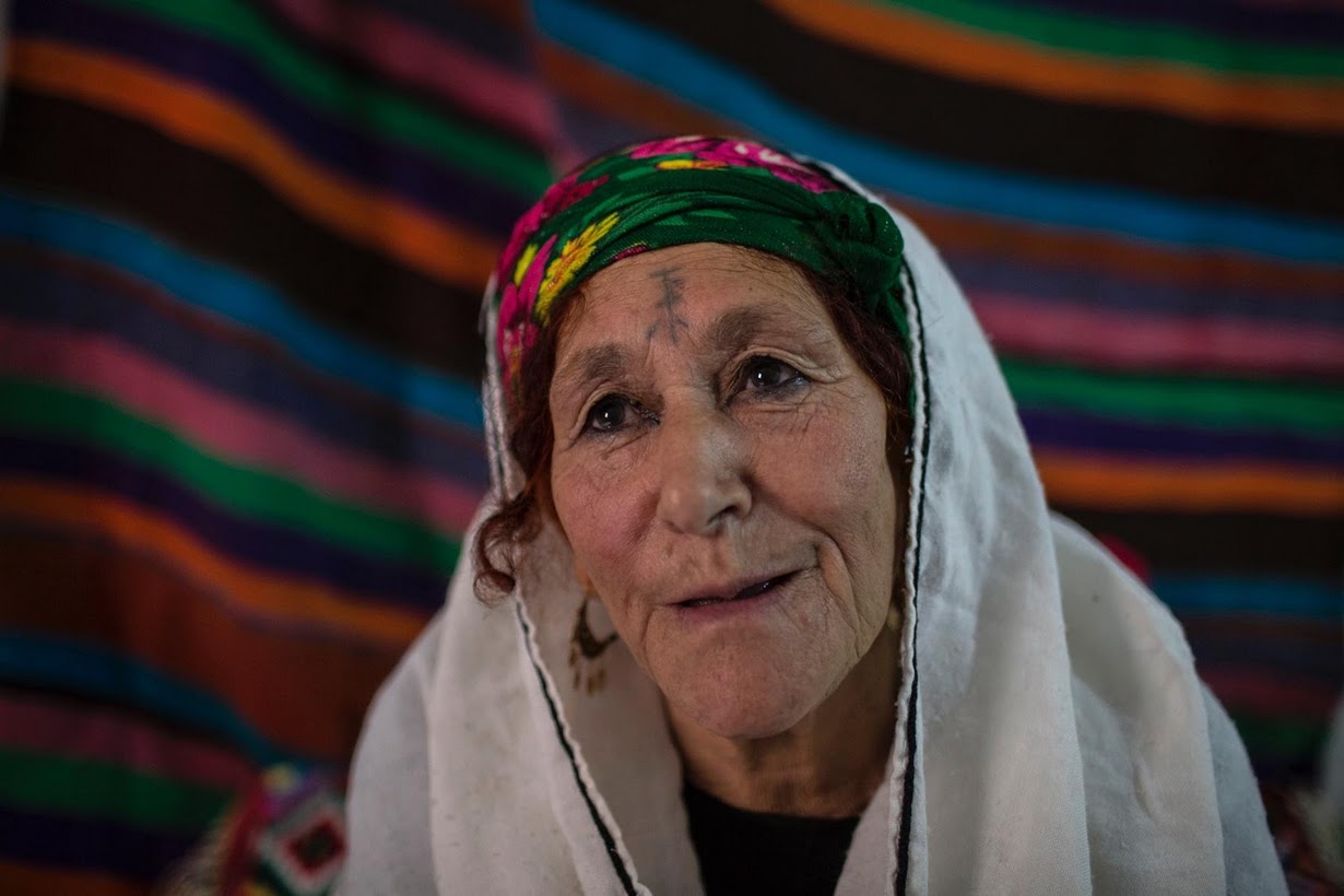 فاطمة بنيدير، 75 سنة، وضعت الوشوم وعمرها 12 سنة