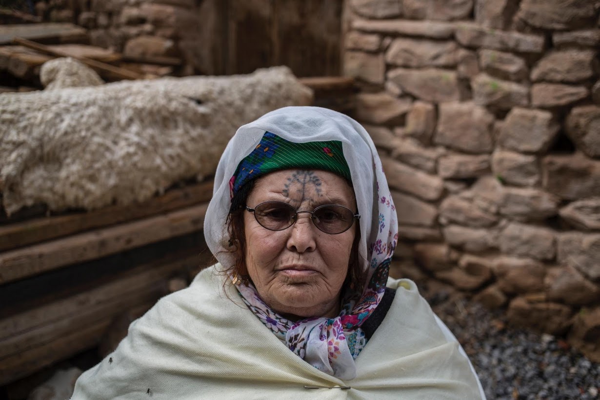 خضرا قابسي، 74 سنة، وضعت الوشوم وعمرها 21 سنة