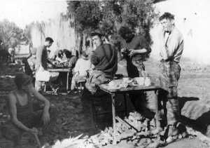 1956/60 - Groupe 32, accroupi: CALVARIN Marcel, debout: DRAPIER Bernard, assis: PFISTER Jean-Yves - (Pfister Jean-Yves)