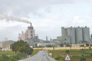 RETARD DANS L’INSTALLATION DU FILTRE À MANCHE:  La cimenterie de Béni-Saf sous la menace de fermeture