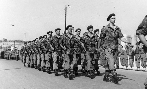 1956/60 - Défilé à Nemours