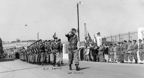1956/60 - Défilé à Nemours,
